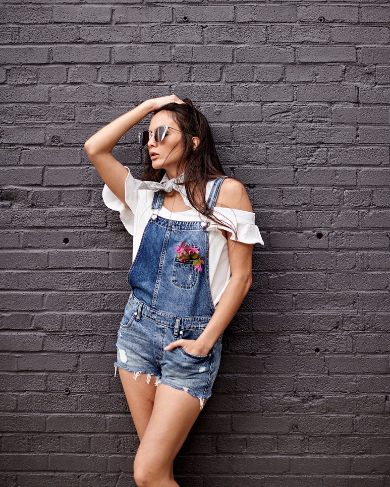 35 denim overalls outfit