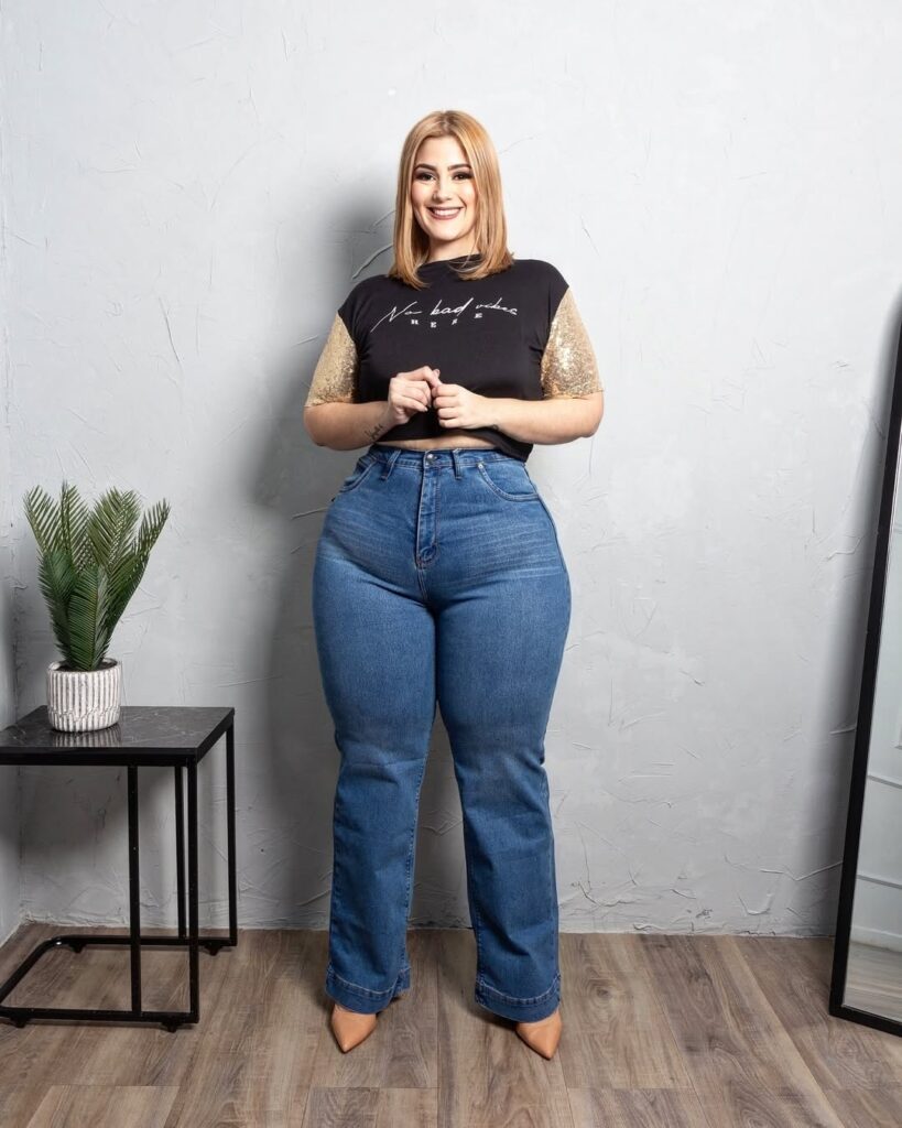 29 plus size jeans outfit 2025