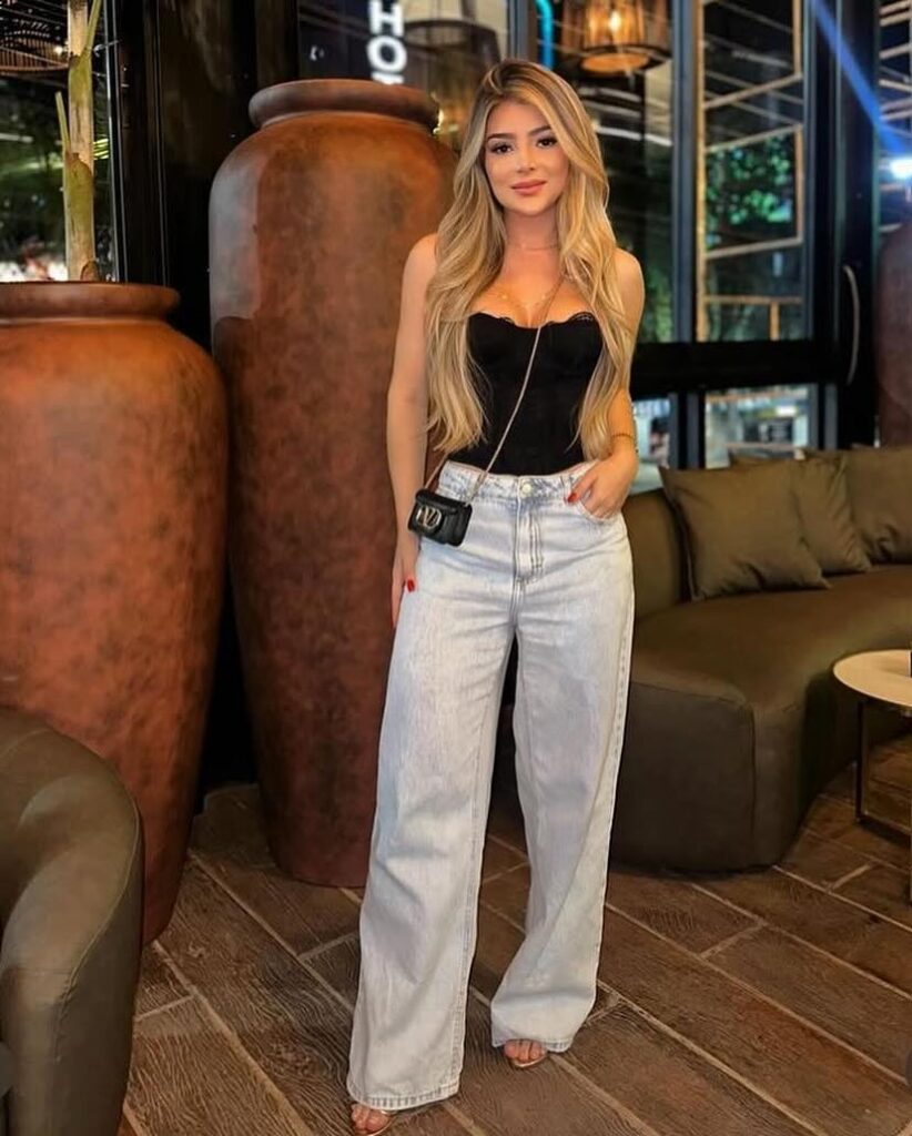 01 grey jeans outfit 2025